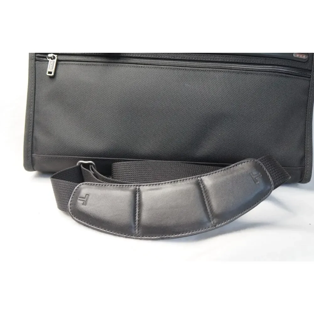 NWT! Tumi Black Slim Large screen Business Bag Portfolio Breif